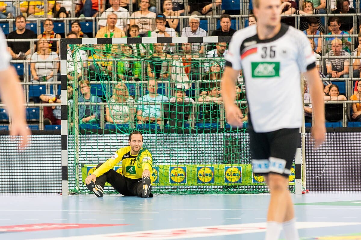 Håndboldmålvogter redder et skud