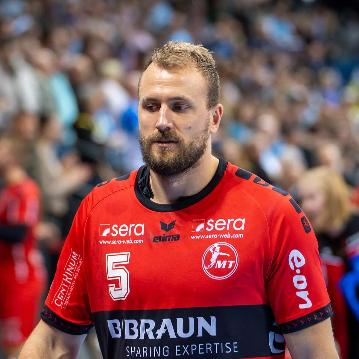 Håndboldspiller i kampaktion